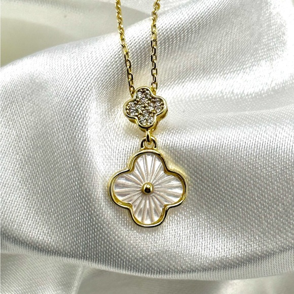 18K Gold Plated over 925 Solid Sterling Silver Mother of Pearl Clover Necklace - Picture 2 of 8